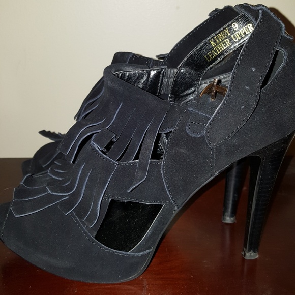 N.Y.L.A. "Kirby" genuine suede fringe heels - Picture 2 of 3